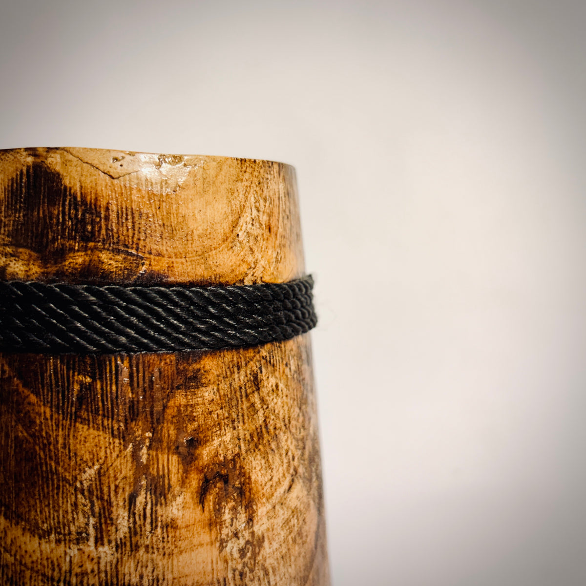 Heart of Wood: Natural Grain Oak Wood Tankard
