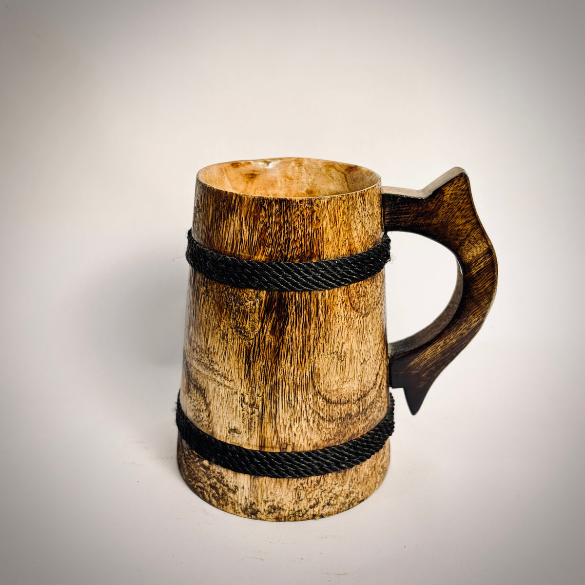 Heart of Wood: Natural Grain Oak Wood Tankard